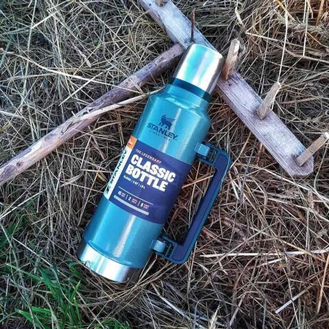 Stanley Klasik Vakumlu Paslanmaz Çelik Termos 1.9 LT 1,9 LT - Lacivert