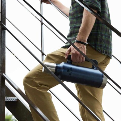 Stanley Klasik Vakumlu Paslanmaz Çelik Termos 1.9 LT 1,9 LT - Lacivert