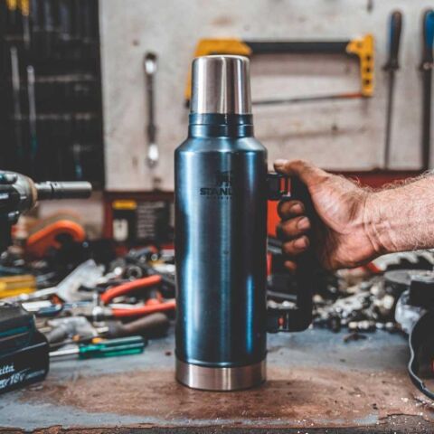 Stanley Klasik Vakumlu Paslanmaz Çelik Termos 1.9 LT 1,9 LT - Lacivert